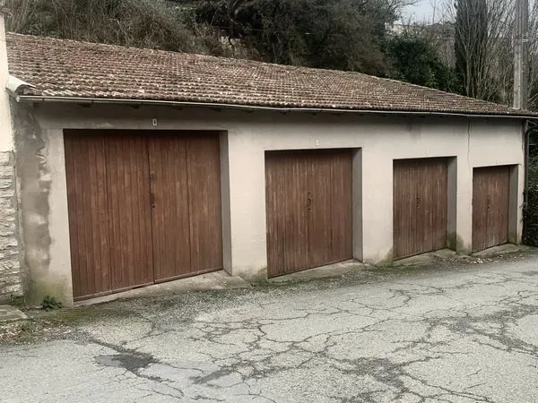 Lot 4 box/garage