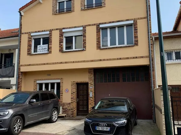 Local 8 pièces 470 m²