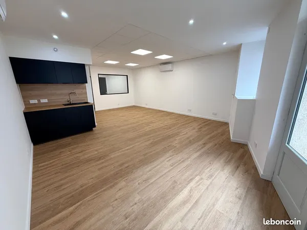 Local professionnel 60 m² refait à neuf - Bordeaux Gare St-Jean - Sans pas-de-porte