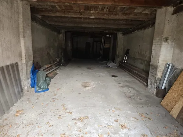 BOX DE STOCKAGE AVEC ETAGE EN CENTRE VILLE