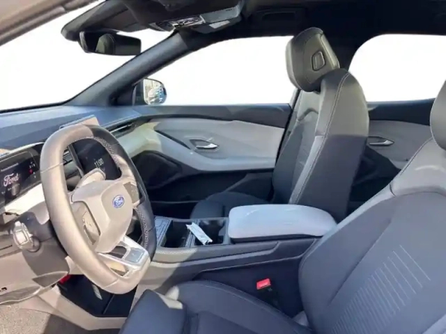 Ford Explorer 286ch extended range 79kwh pack premium rwd — photo 7