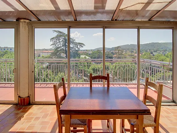 A VENDRE ! Appartement 3 pièces à Draguignan - Dernier étage avec vue et terrasses