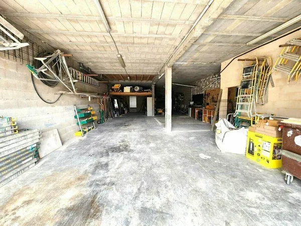 Entrepôt 288 m²
