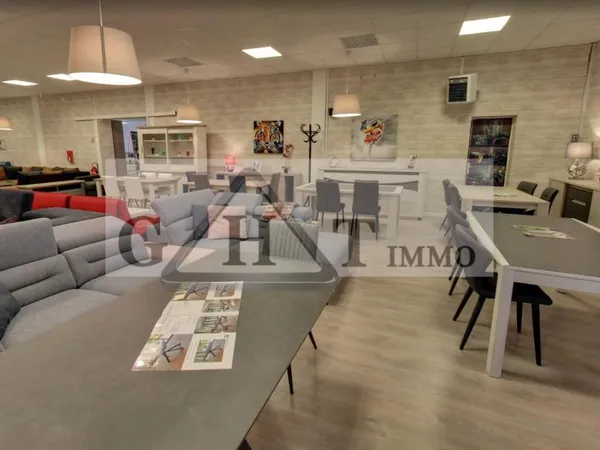 LOCAL COMMERCIAL À VENDRE - COULOMMIERS (77120)