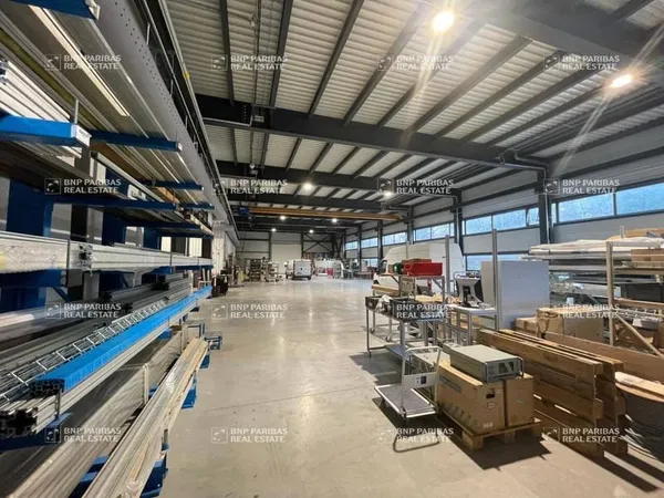 Local d'activité 1874 m²