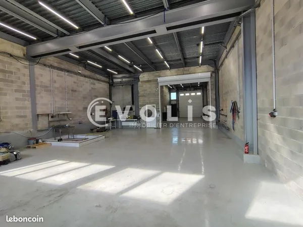 Local d'activité 492 m²