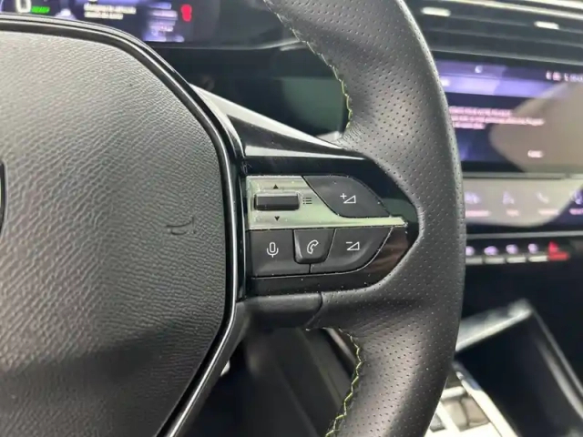Peugeot 408 phev 225 e-eat8 — photo 20