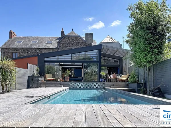 Propriété 8 pièces 250 m²