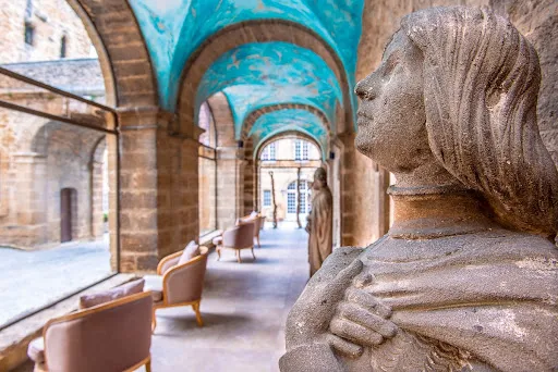 Château 2800 m²