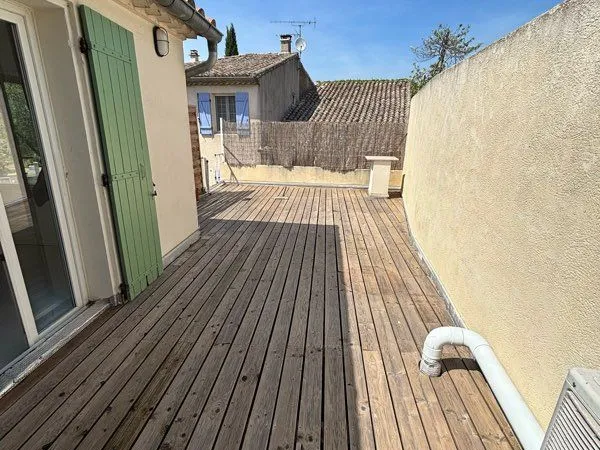 Maison de village T3 avec terrasse et cour privatives - Gallargues-le-Montueux
