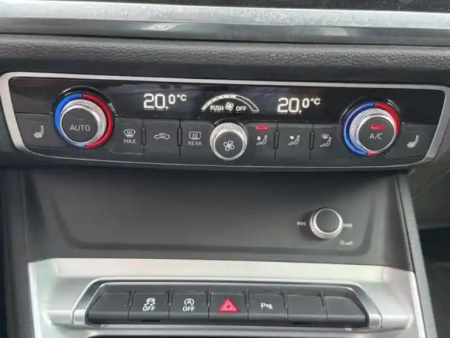 Audi Q3 35 tdi 150ch design s tronic 7 — photo 14