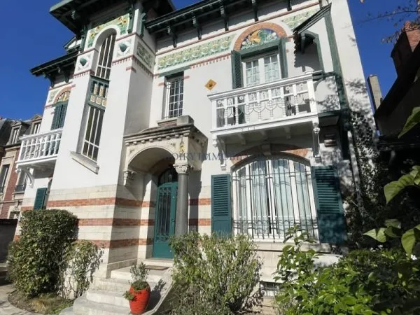 Maison 9 pièces 257 m²