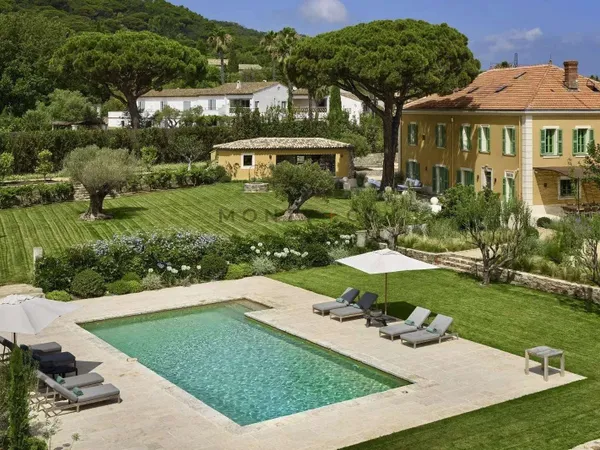 Maison 700 m²