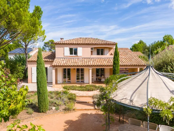 Vivre dans le confort en Provence avec vue imprenable sur le Massif de la Sainte-Baume