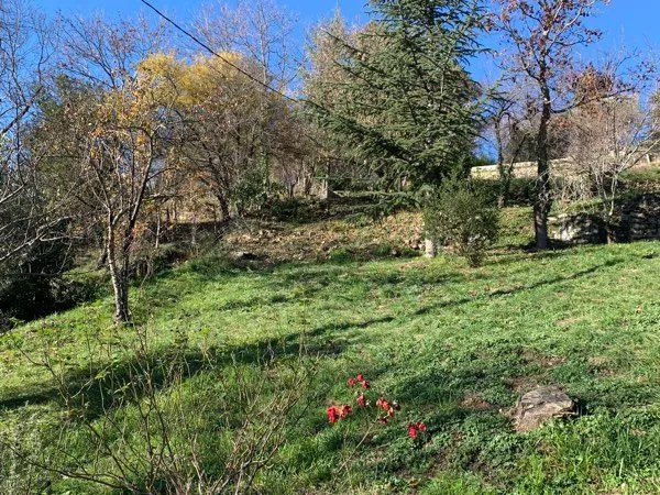 Terrain entièrement CONSTRUCTIBLE 1332 m² Privas