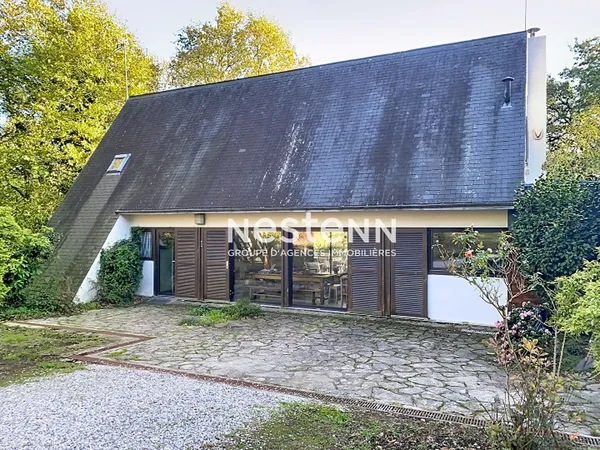 Propriété avec piscine sur près de 2.8 hectares de nature