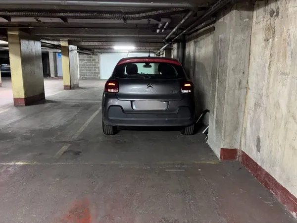 Parking 12 m²