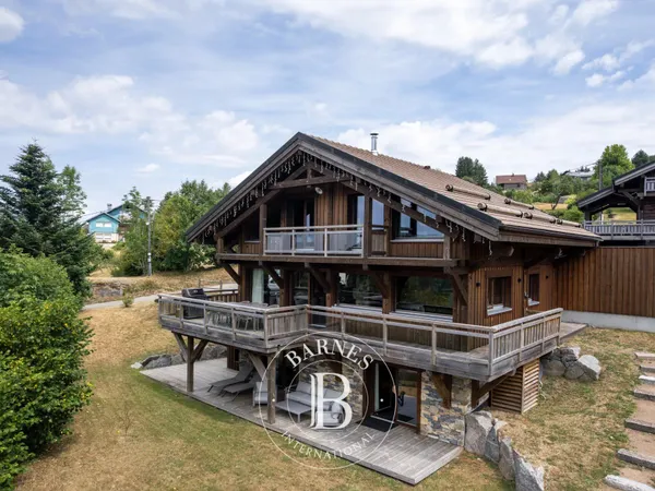 Exclusivité - Gérardmer, secteur de la Mauselaine. Chalet d'exception, vue lac, pistes à pied, vendu