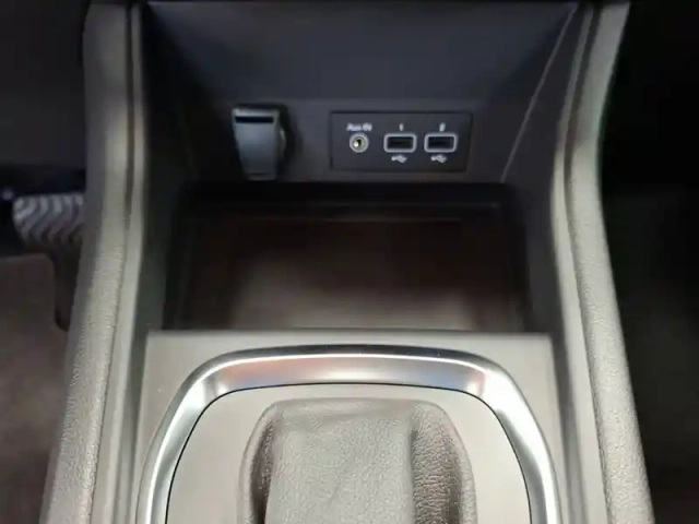 Renault Captur e-tech 145 - 21 — photo 25