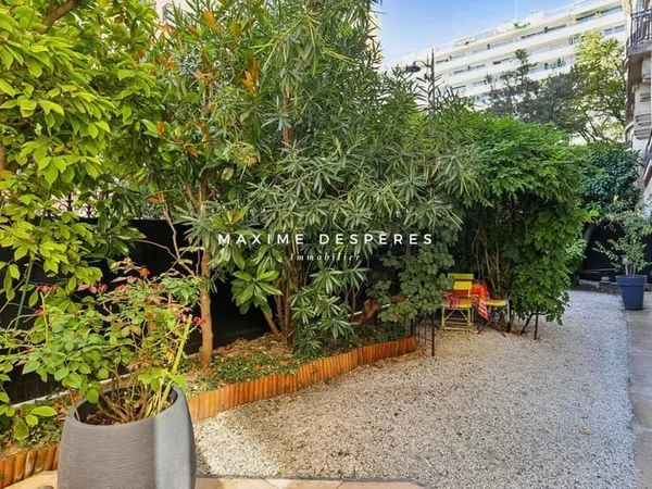 Paris VII - Gros Caillou - Rez de jardin