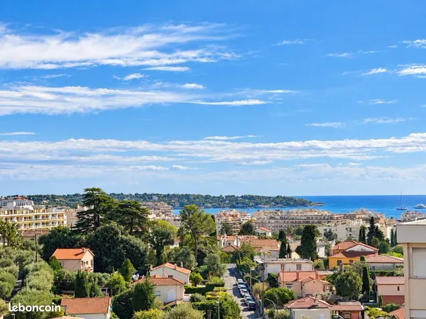 3 pièces avec vue panoramique sur la mer Autrichien à pieds des plages