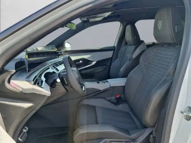 Peugeot 5008 hybrid 145 e-dcs6 — photo 31