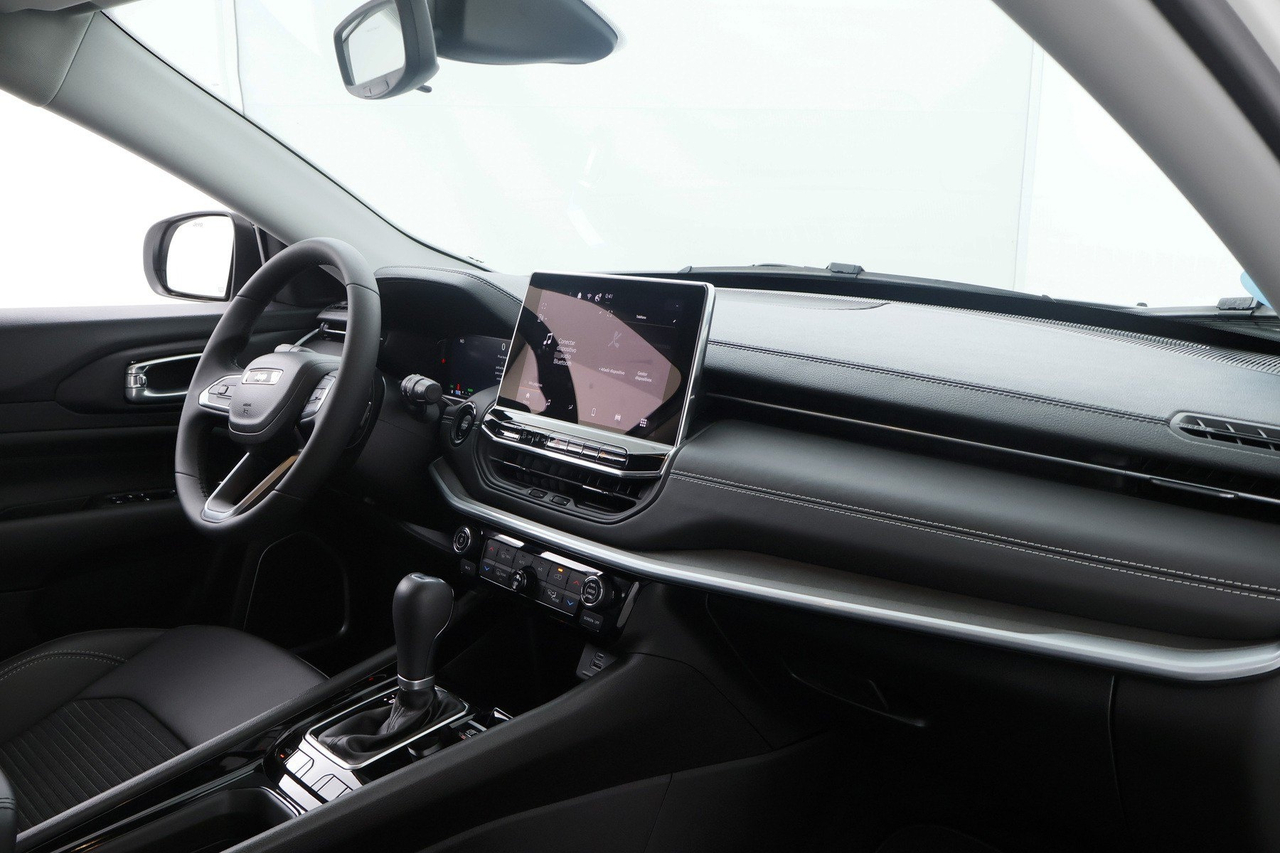 Jeep Compass — photo 30