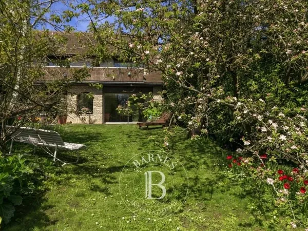 Maison 9 pièces 451 m²
