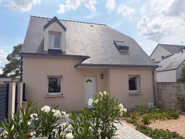 Maison familiale de 108 m² avec dépendance, garage et jardin