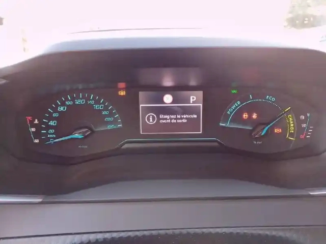 Peugeot 2008 hybrid 145 e-dcs6 — photo 14