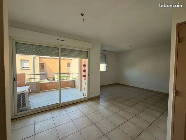 À VENDRE T2 + TERRASSE + PARKING dans une résidence calme et sécurisée