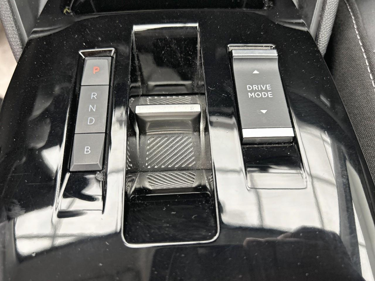 Citroën C4 X e-c4 x 136 ch automatique shine — photo 18