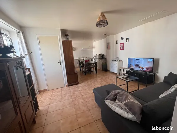 Loue appartement chateau du loir