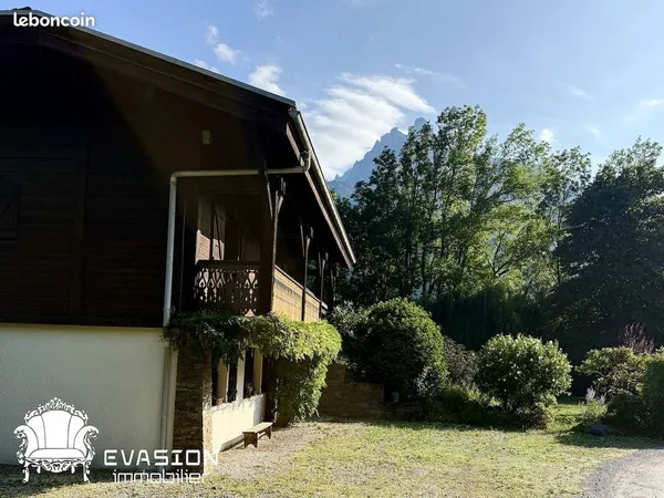 Maison 6 pièces 250 m²
