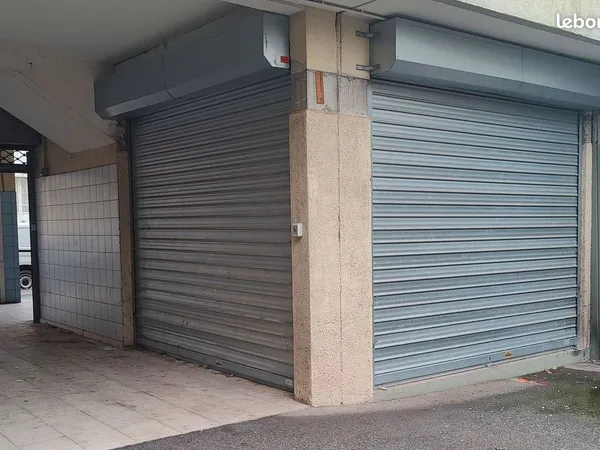 Local commercial / Bureau 17m2 Avec sanitaires 299