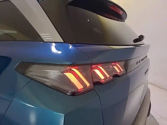 Peugeot 5008 hybrid 136 e-dcs6 — photo 50