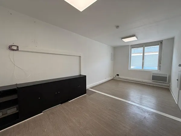 A LOUER - PORTET SUR GARONNE, centre ville, local commercial 38 m² - 326-JG