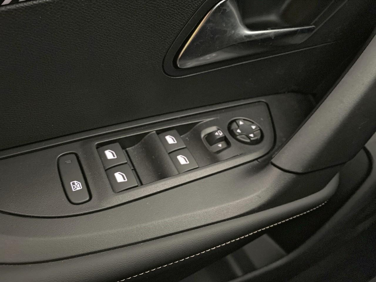 Peugeot 2008 hybrid 145 ch e-dcs6 allure — photo 20