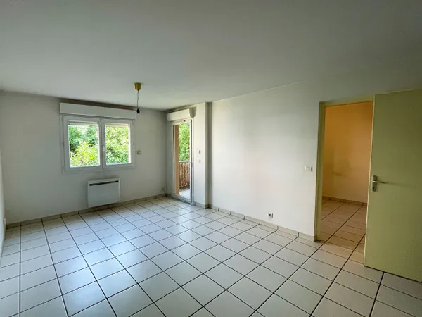 T2 AVEC BALCON PROCHE CHU GABRIEL MONTPIED ET CEZEAUX