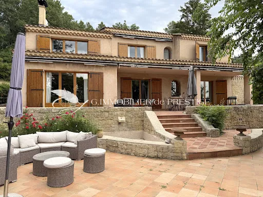 Villa 9 pièces 268 m²