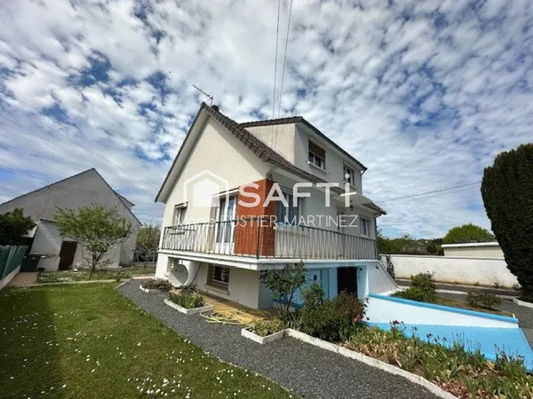 Maison familiale - charmant village, à 10 minutes de la gare, calme, lumineuse, secteur recherché.