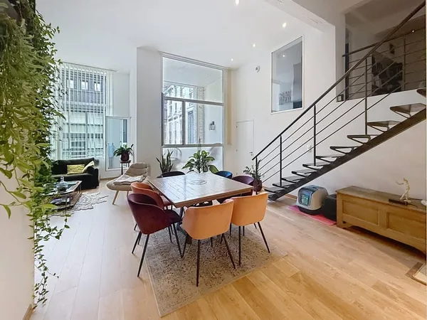 SUPERBE LOFT À DEUX PAS DE LA GARE ET DU MÉTRO - EXCLUSIVITÉ