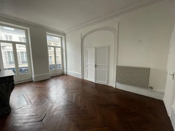 APPARTEMENT DE CARACTÈRE À AMÉNAGER 129 m2