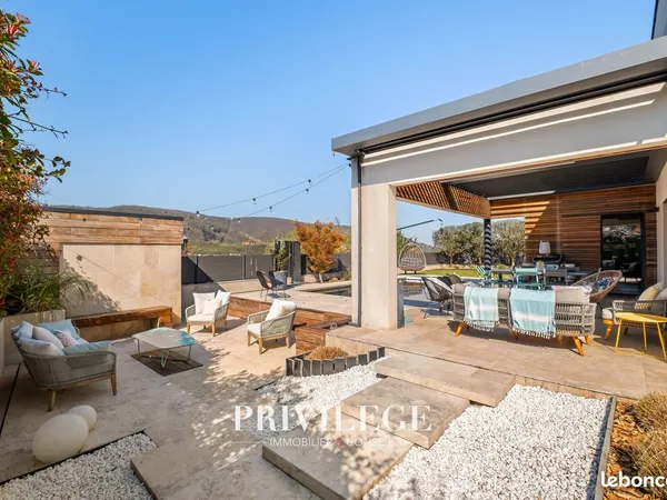 Maison 6 pièces 242 m²