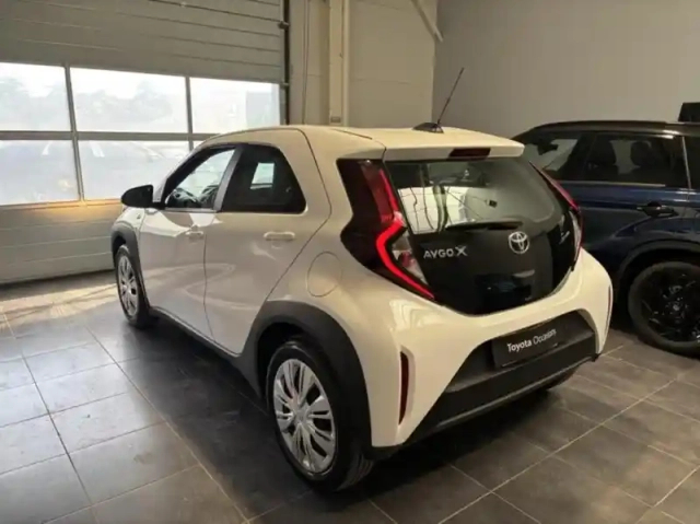 Toyota Aygo X 1.0 vvt-i 72ch dynamic my23 — photo 3