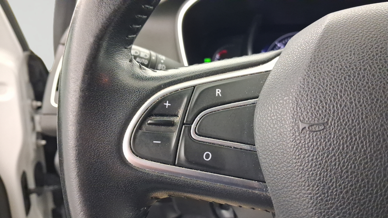 Renault Mégane IV Berline Blue dCi 115 — photo 18