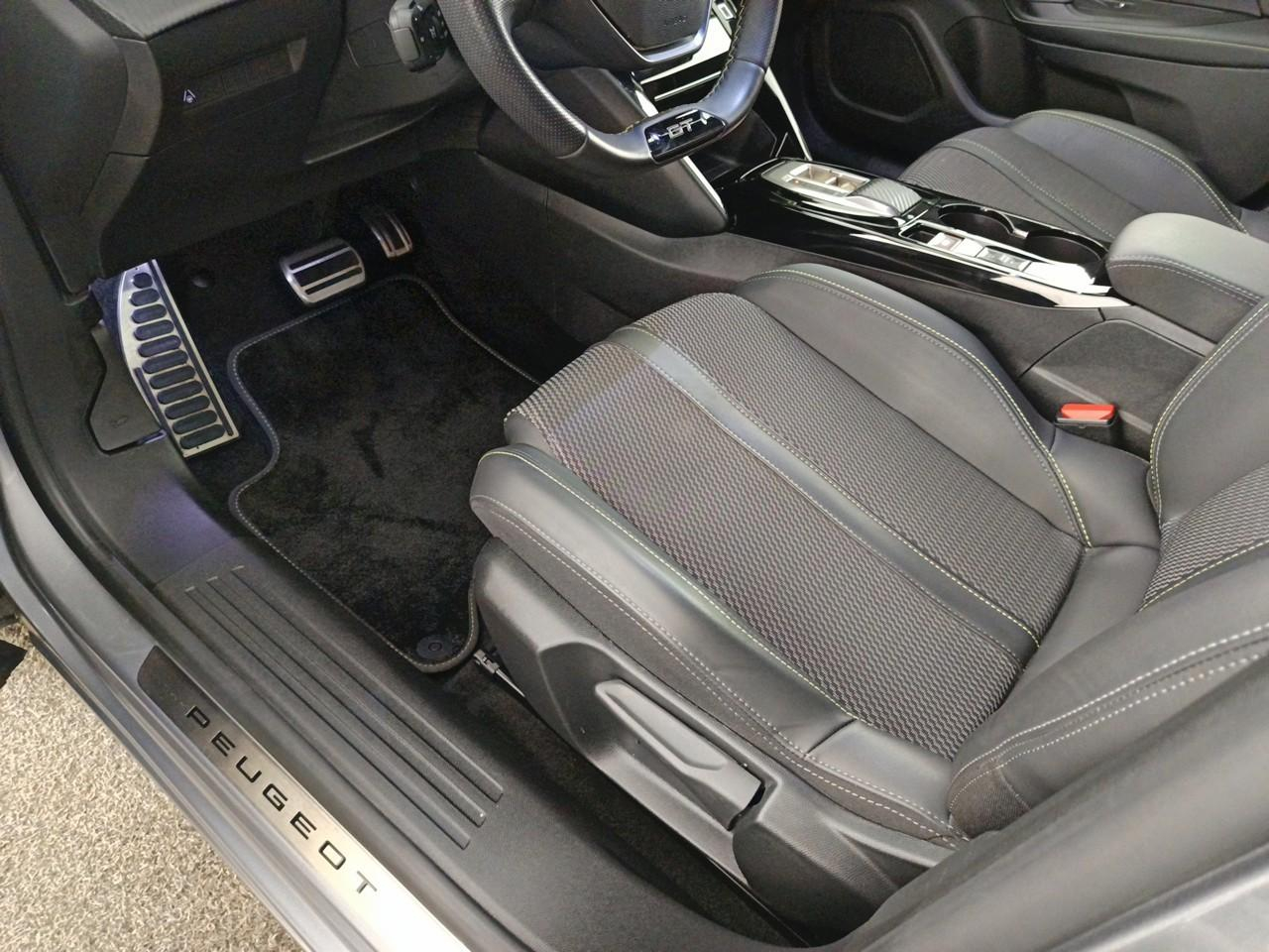 Peugeot 2008 hybrid 136 e-dcs6 gt — photo 21