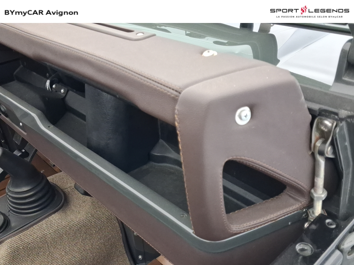 Land Rover HEDONIC - LAND [OF] RECREATION - V8 SOFT TOP CUSTOM — photo 42