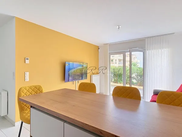 T3 avec 3 stationnements, un jardin et une piscine