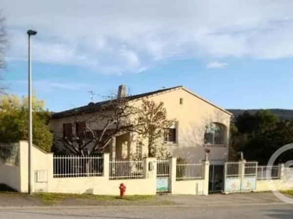 Maison 8 pièces 240 m²